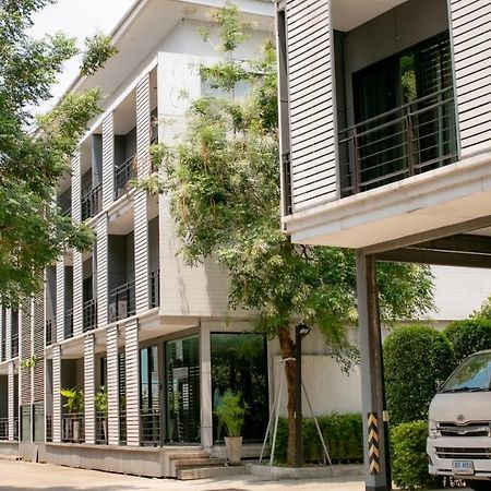The Box Residence Bangkok Extérieur photo